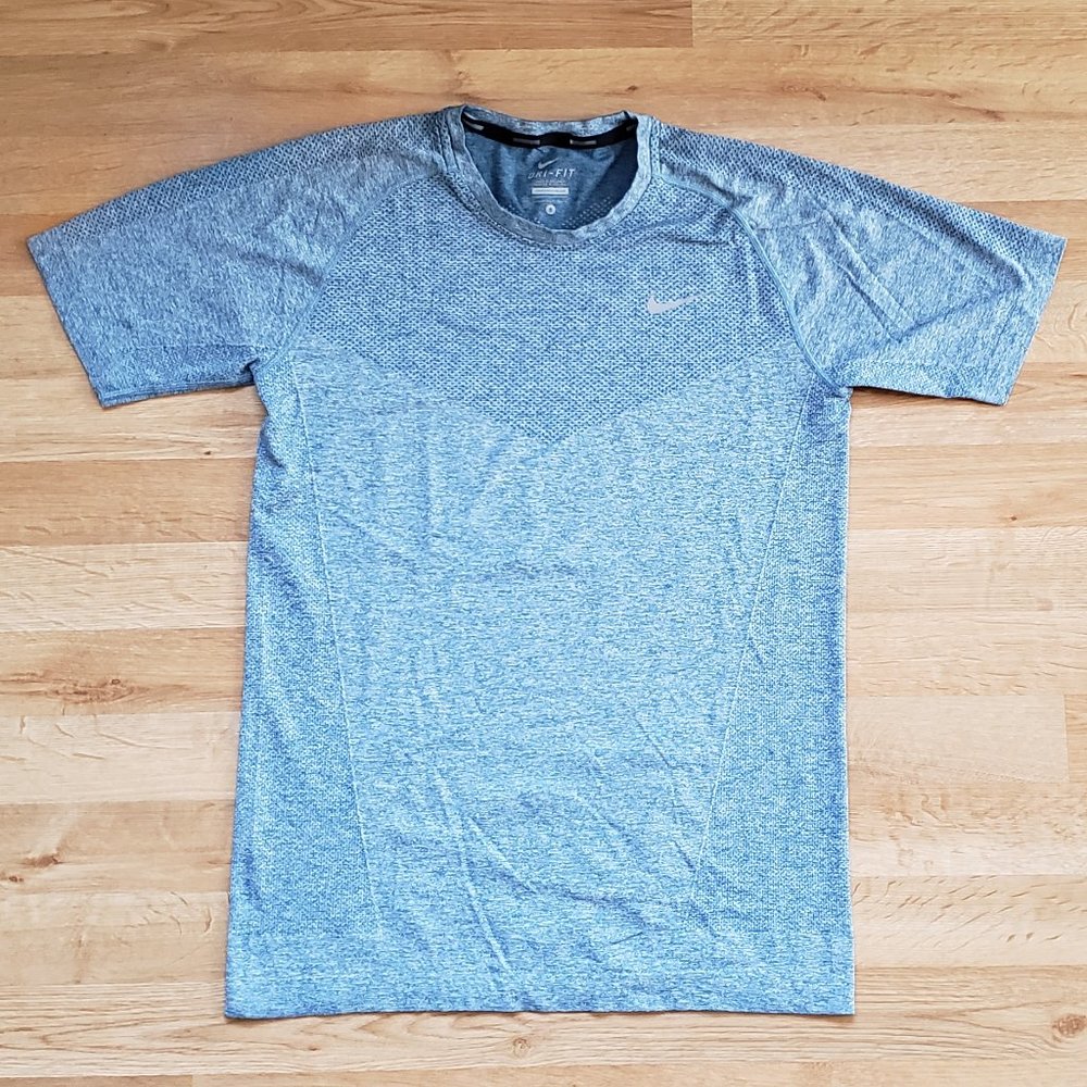 NIKE Dri-Fit Men's Athletic & Fitness T-shirt - S